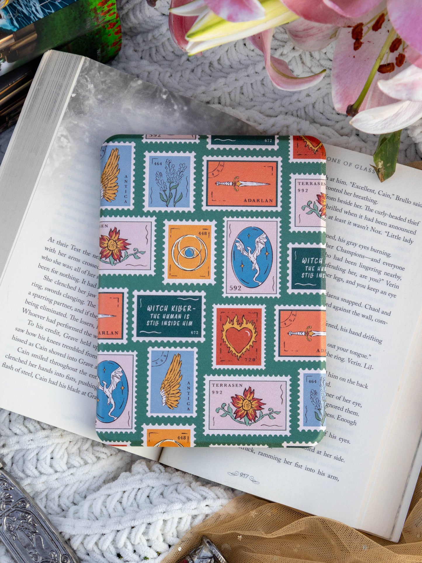 Throne of Glass Stamps - Kindle Case: Kindle Paperwhite (12th Gen) / Kindle Colorsoft